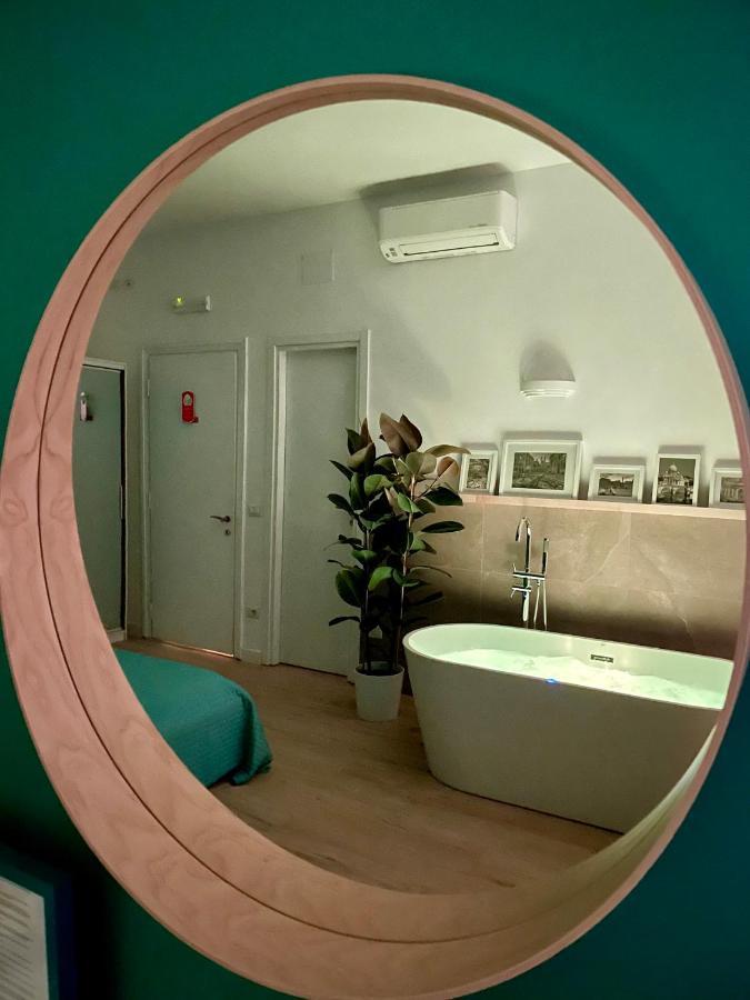 Le Coq Suites Rom Eksteriør billede